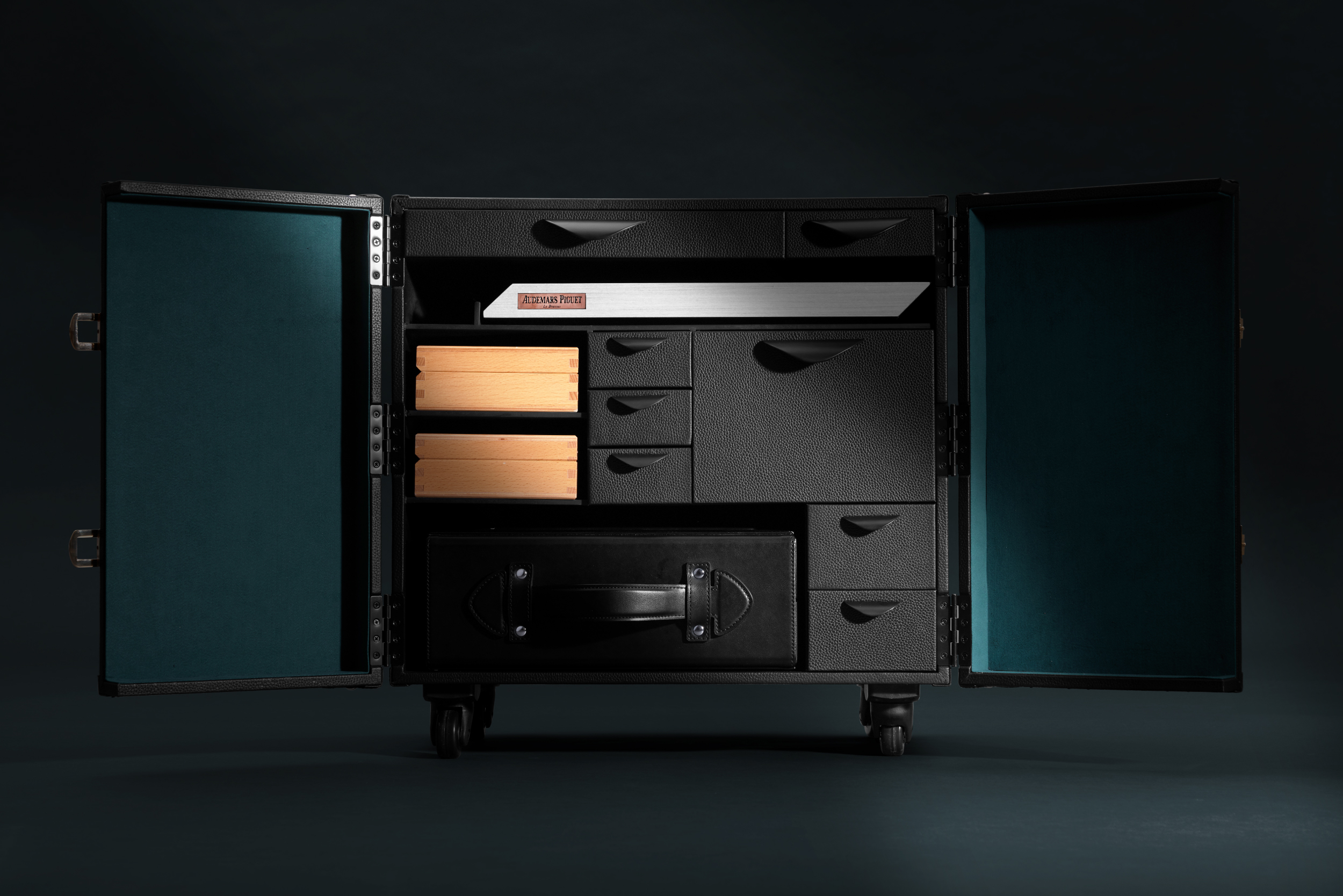 Alexander_McQueen_CNY2022_Red_Packet_03